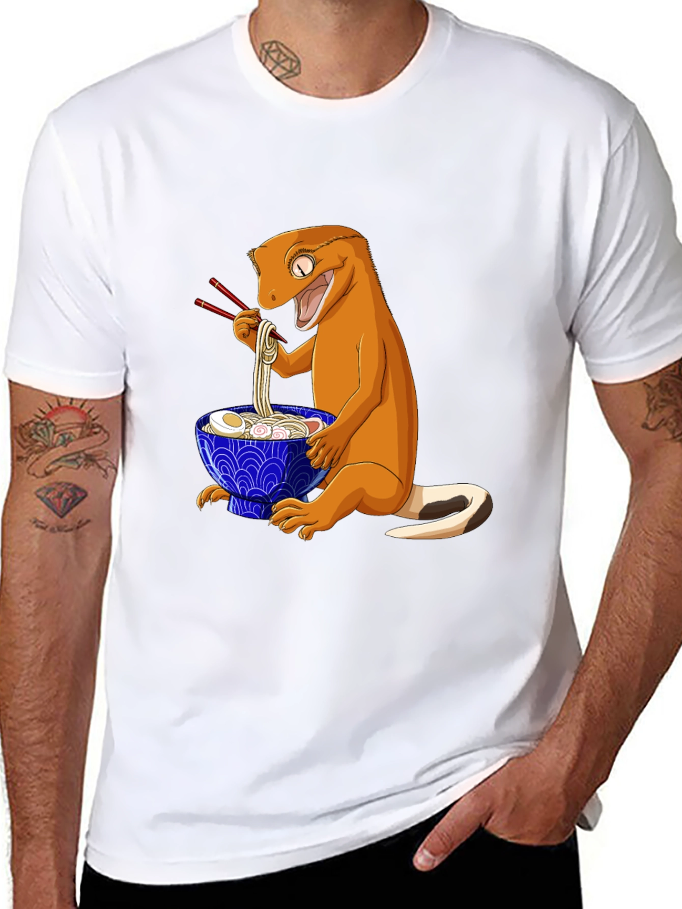 Gecko Ramen T-Shirt: Cute Cartoon Lizard Eating Noodles